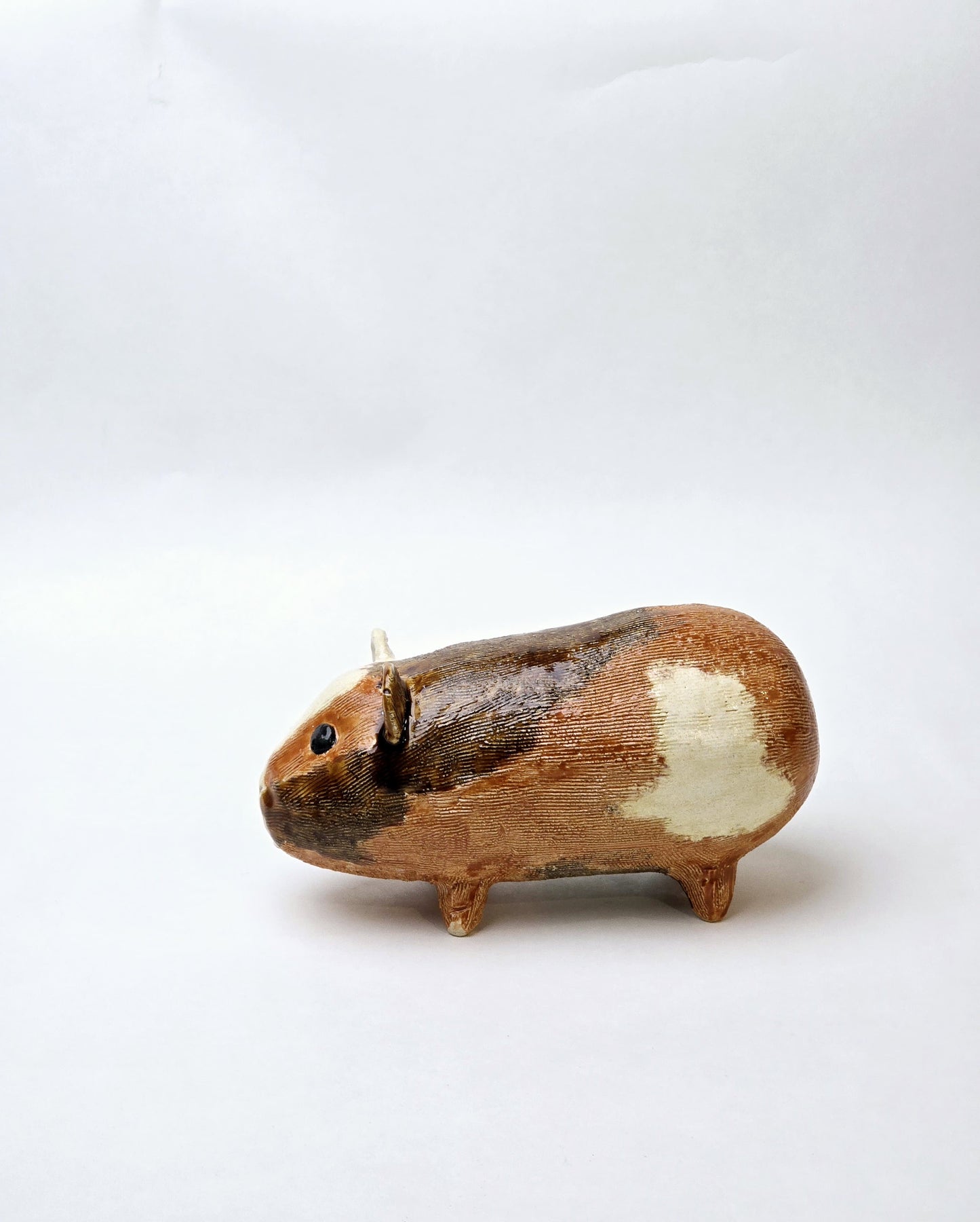 Figurka ceramiczna – świnka morska
