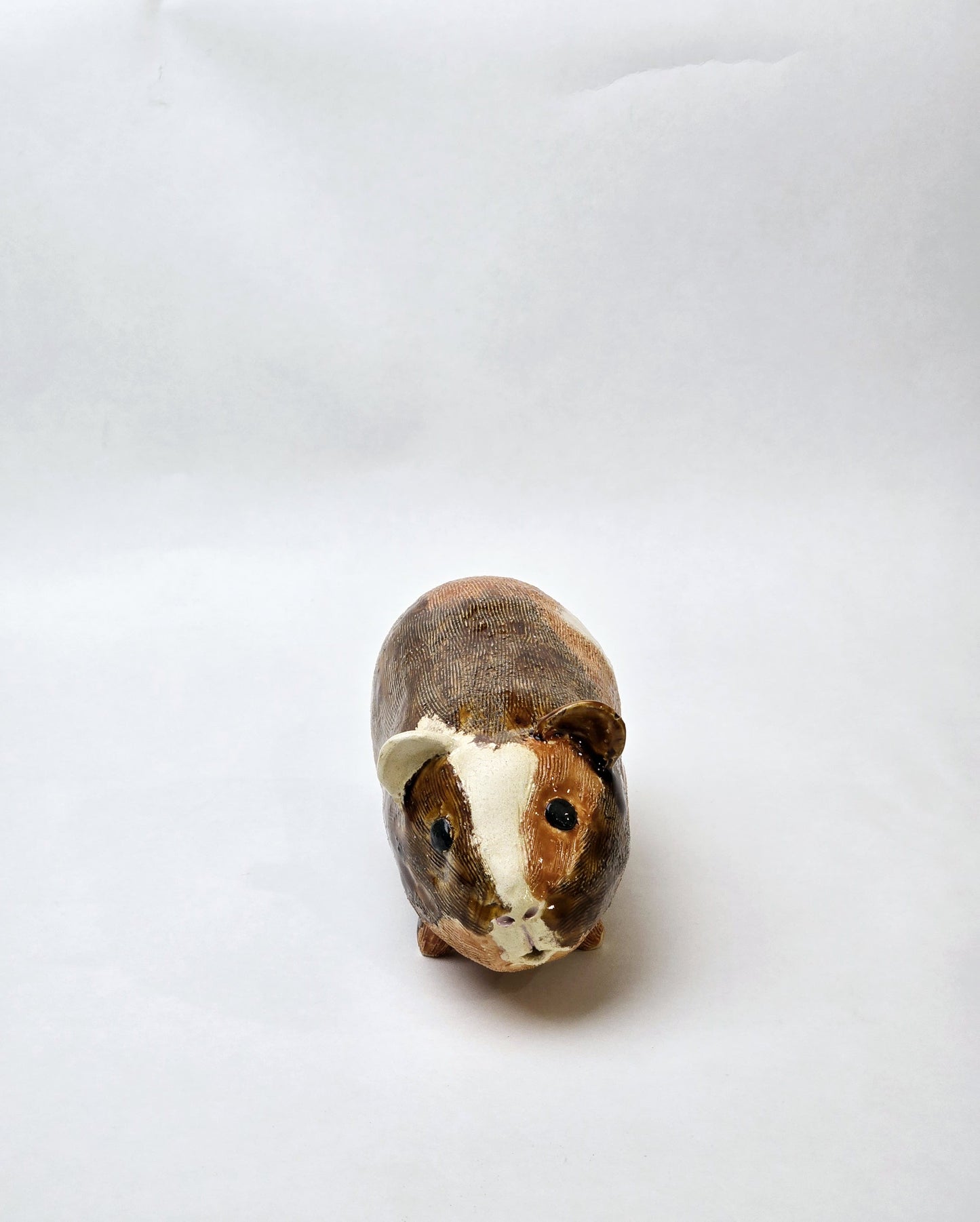 Figurka ceramiczna – świnka morska