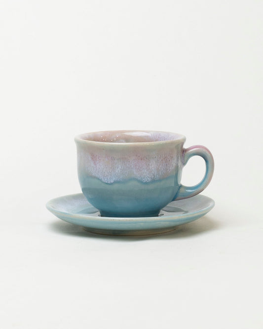 Filiżanka – mglisty błękit z różową poświatą