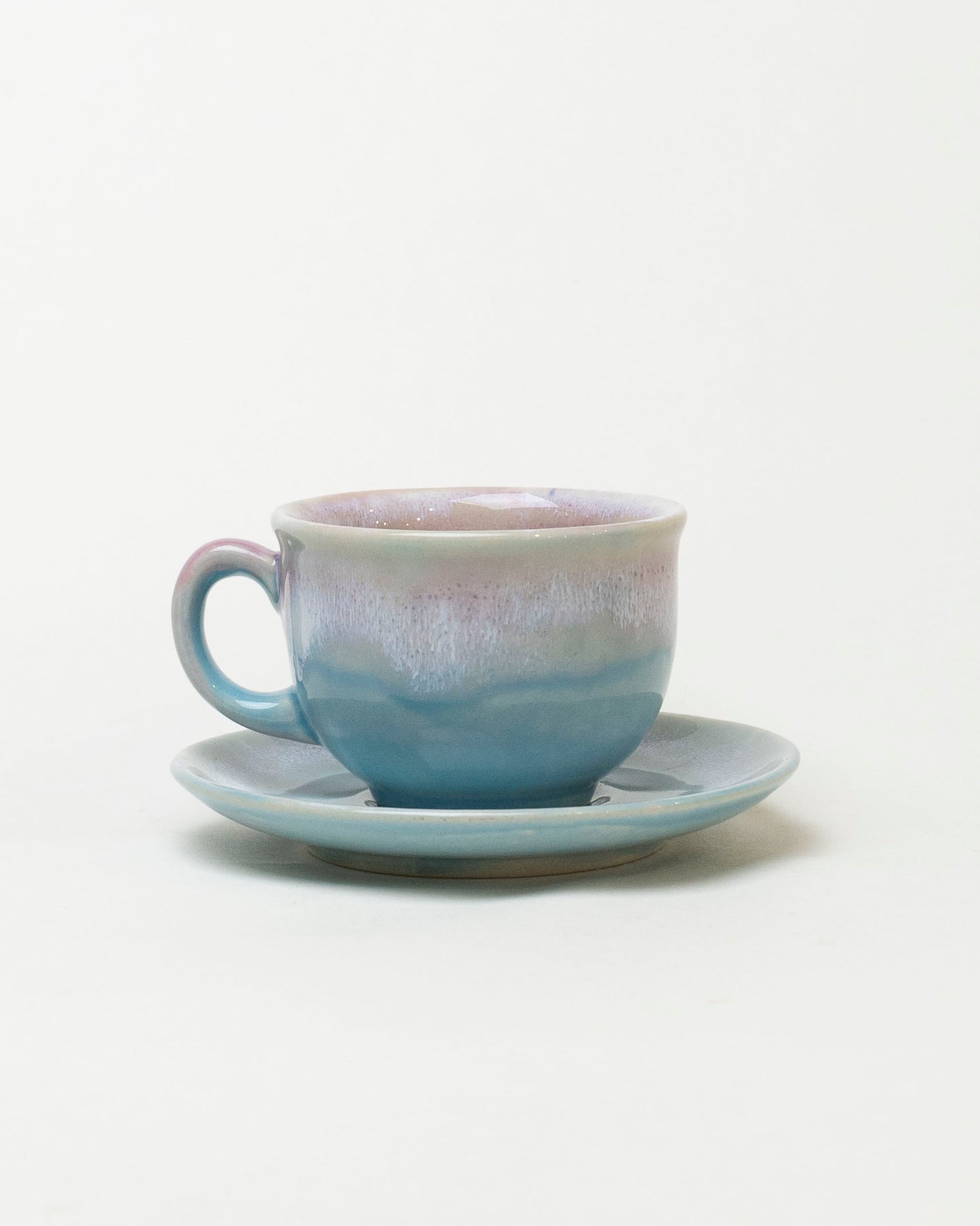 Filiżanka – mglisty błękit z różową poświatą