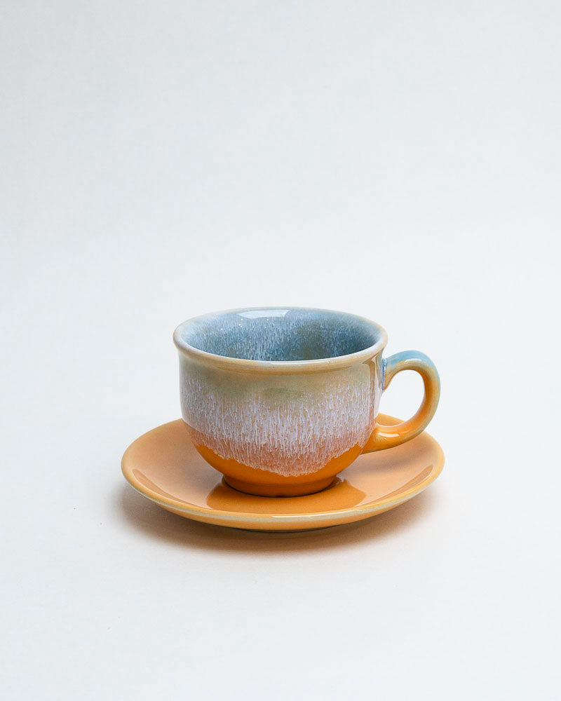 Filiżanka z talerzykiem – miodowy poranek