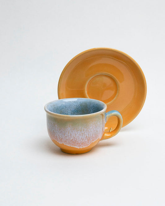 Filiżanka z talerzykiem – miodowy poranek