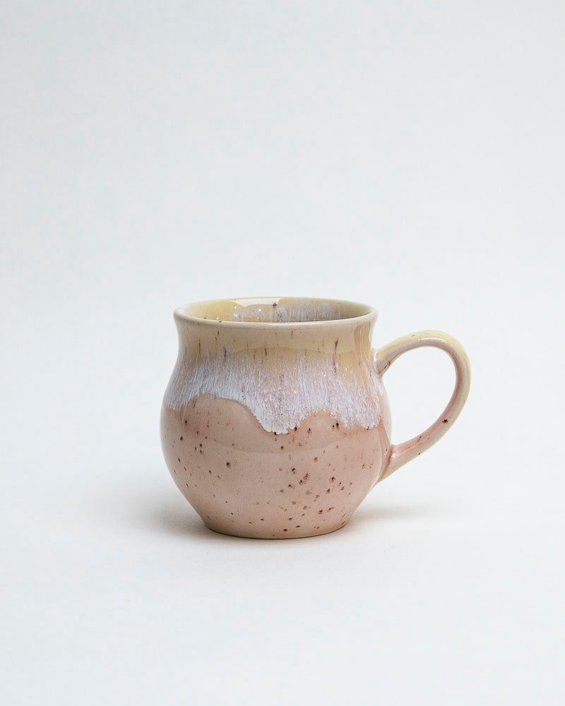 Kubek śmietankowe światło poranka