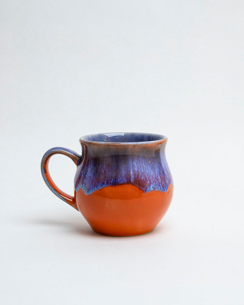 Kubek zachód nad glinianym brzegiem