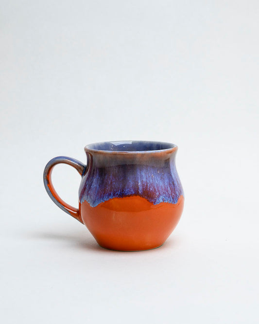 Kubek zachód nad glinianym brzegiem