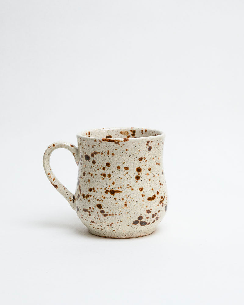 Kubek śmietankowy z piegami